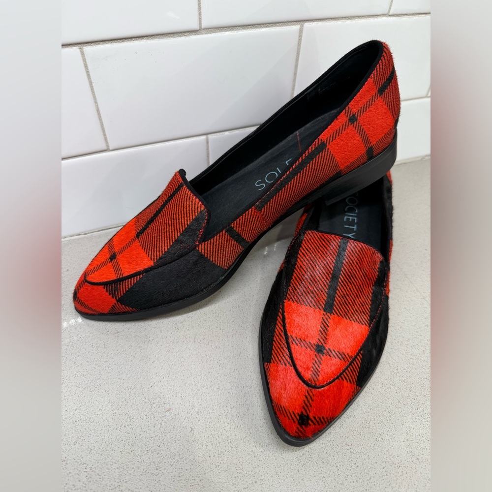 NWT! Sole Society sheared dye cow hide uppers flats. Red and black